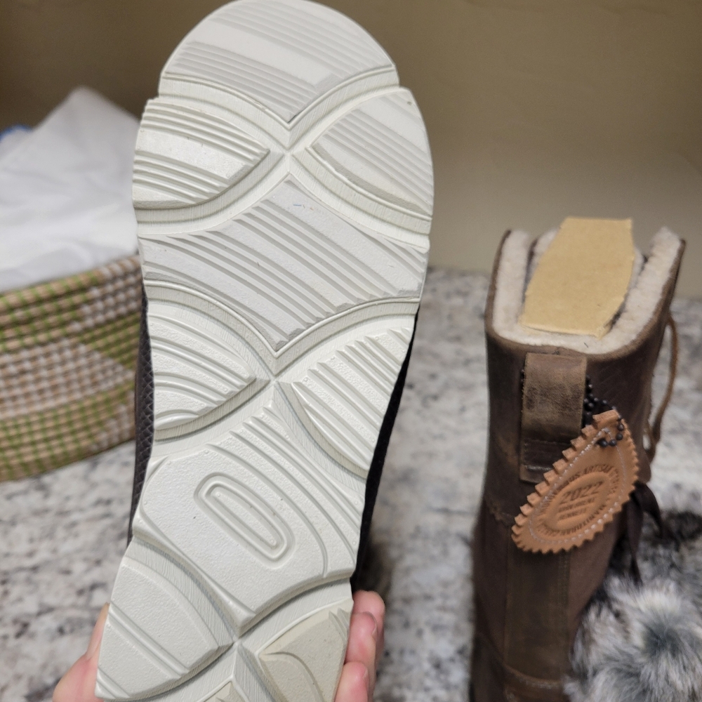 New Manitobah Mukluk Waterproof Pacific Fur-Trimmed Winter Boots 8 - Picture 7 of 11